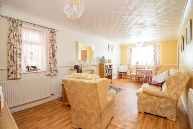35 Spruce Avenue, Waterlooville photo 4
