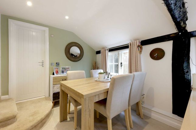 1 Regius Court photo 4