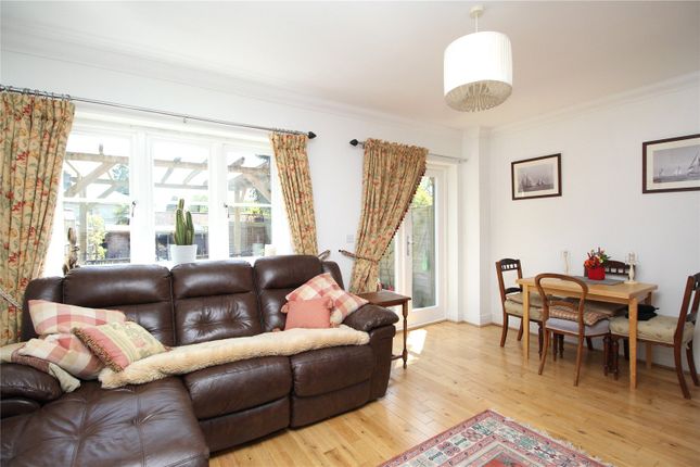 6, Clement Court, Alton photo 2