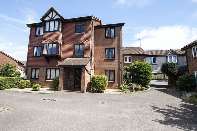 Flat for sale in Shaw Drive, Walton-On-Thames