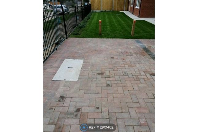 Flat, Lavender Grove, Westcliff-On-Sea photo 4
