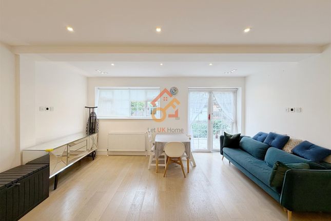 3-bed house on Flat 1, 48 Ravenscroft Avenue, London, £3,050/mo