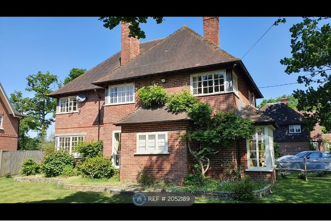 Detached house to rent in Drury Lane, Reading