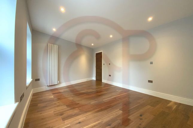 Flat 3, 118, Horn Lane, London photo 5