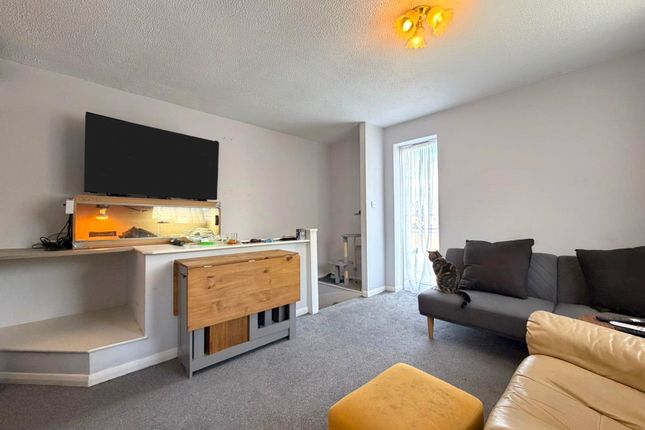 207, Avondale, Ash Vale photo 2