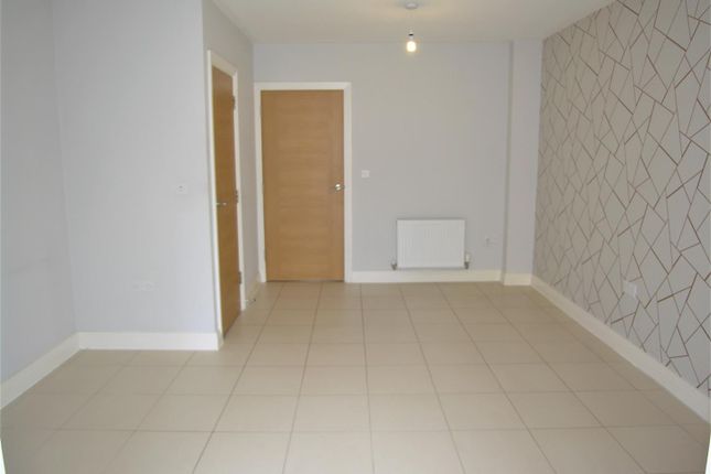 6, Jersey Close, Woking photo 2