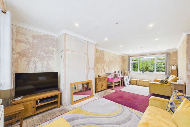169 The Hill, Matlock photo 3