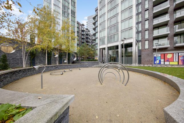Flat for sale in Goodmans Fields, Chaucer Gardens, London