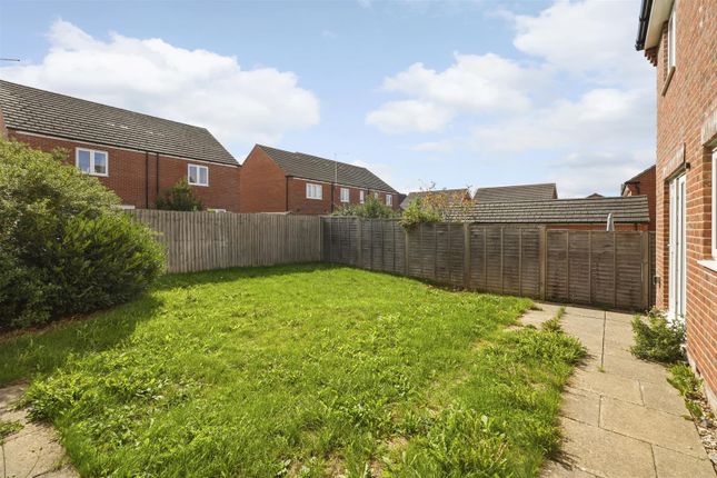 23, Bishops Meadow, Northampton photo 3