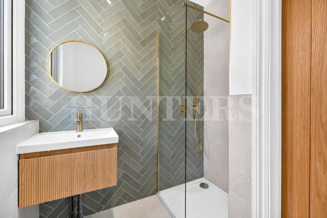 Flat B, 48, Keston Road, London photo 2