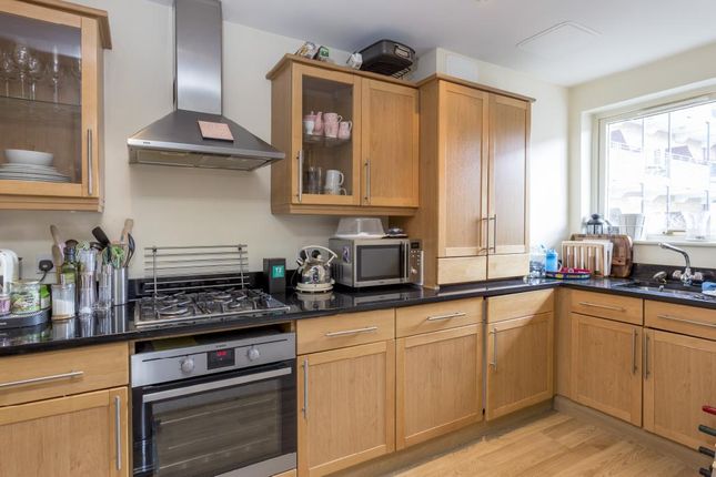 Flat to rent in River House, Northfields, Putney, London