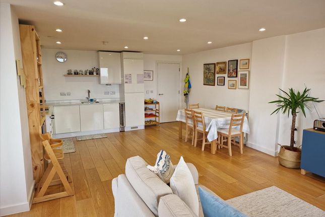 Flat 36, Altus House, 335/337 Bromley Road, London photo 4