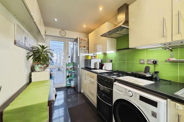 17 Deans Lane, Edgware photo 3