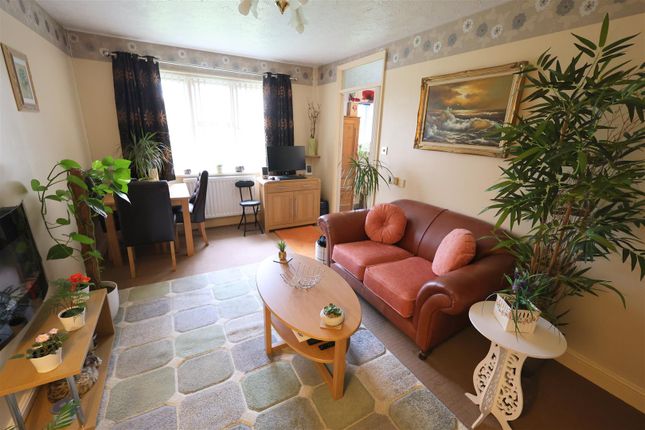Flat 5, Maple House, Pucklechurch photo 2