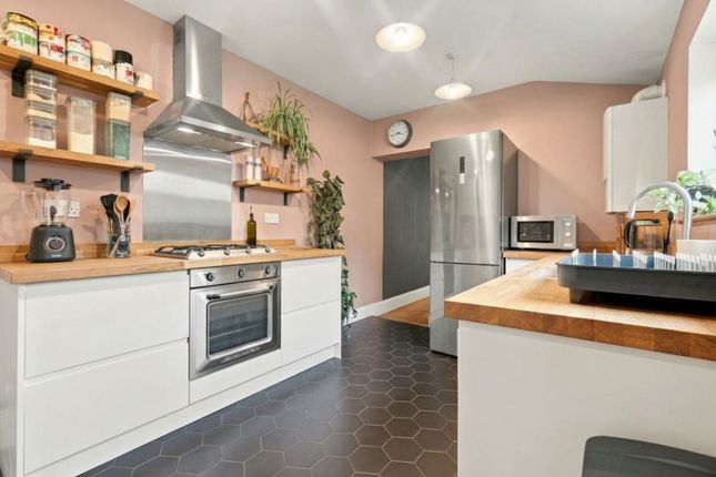 115 Downsell Road, London photo 4