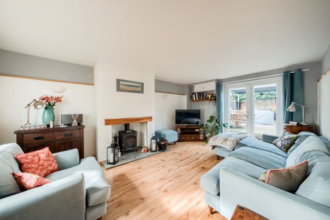 2, Highfield Close, Stratford-upon-Avon photo 2