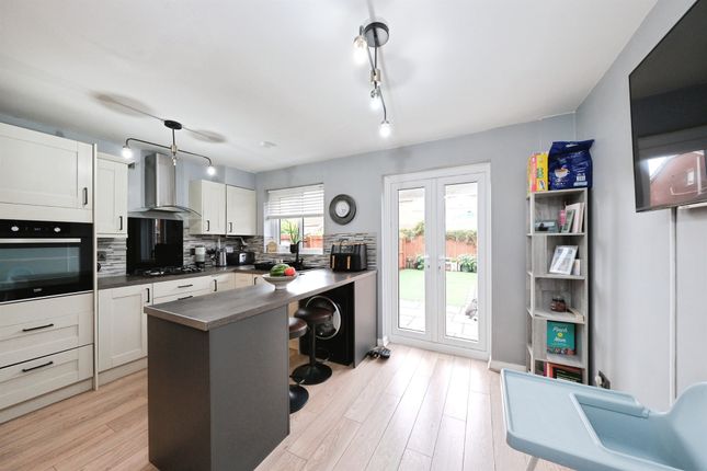 3, Bridgelake Drive, Doncaster photo 3