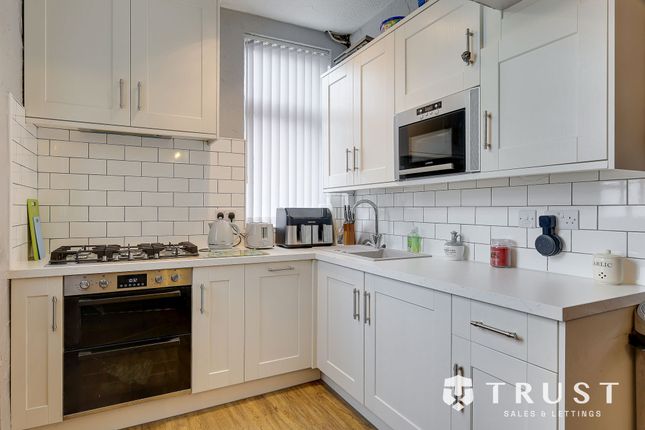 23 Deighton Lane, Batley photo 2