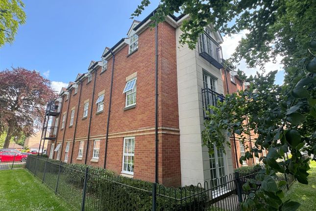Thumbnail Flat for sale in Old College Road, Newbury