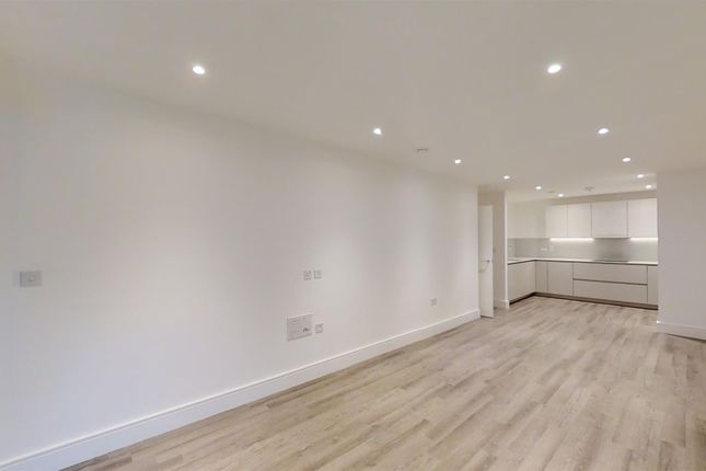 18, 3 Gaumont Place, London photo 4