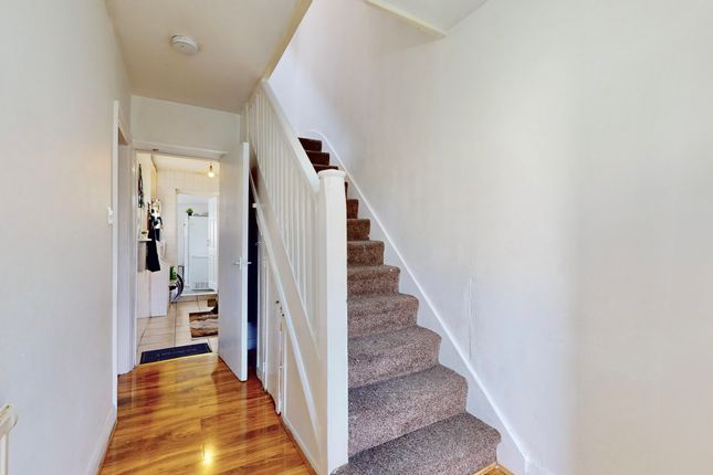 37, Warren Road, London photo 4