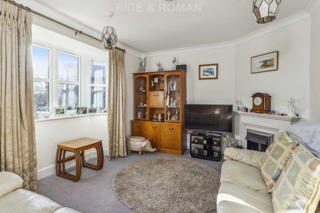 Rose Cottage, Lynwood Village, Rise Road, Ascot photo 3