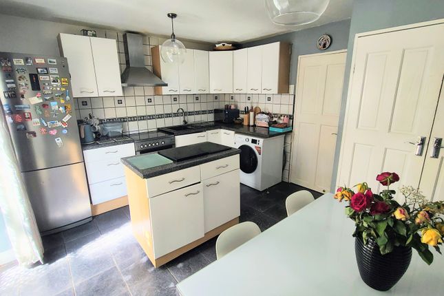 247, Throstle Place, Boundary Way, Watford photo 3