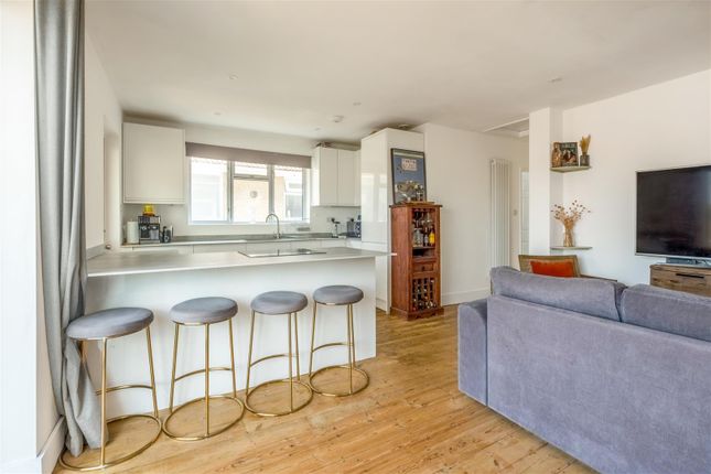 18, Oakdene Crescent, Brighton photo 3