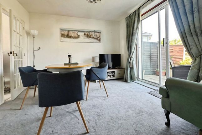 22, Moreton Way, Slough photo 4