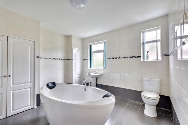 Bathroom.Jpeg