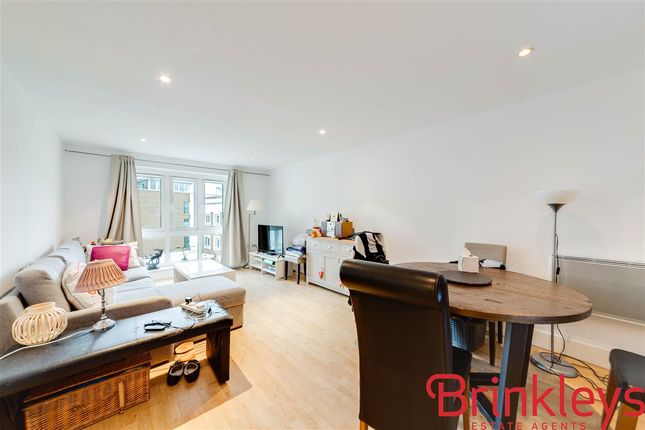 Thumbnail Flat to rent in Castle Court, Brewhouse Lane, London