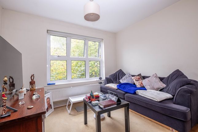Ivybridge Close, Twickenham photo 3