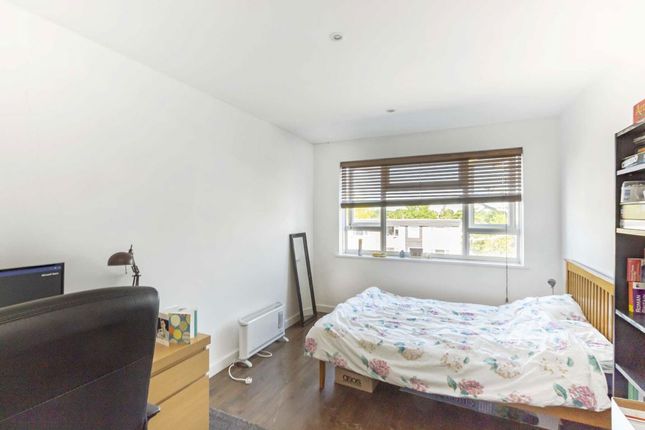 Woodville Gardens, Surbiton photo 5