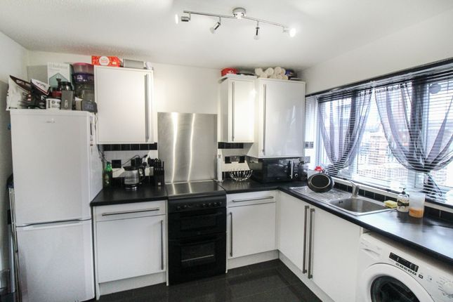 3 Ringwood Close, Bedford photo 3