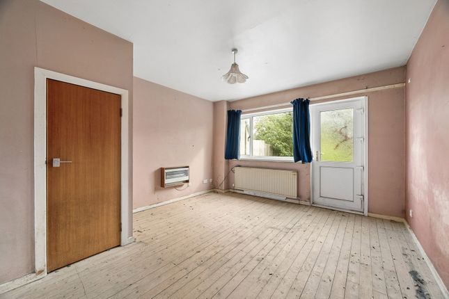 7, Ochiltree Crescent, Mid Calder photo 4