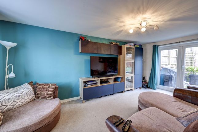 20, Tulip Gardens, Penrith photo 2