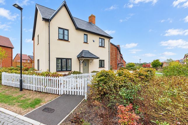 37 Hyacinth Grove, Woodhurst Park, Warfield photo 2