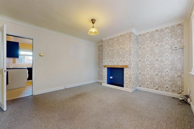 33, Yewtree Avenue, Sutton photo 2