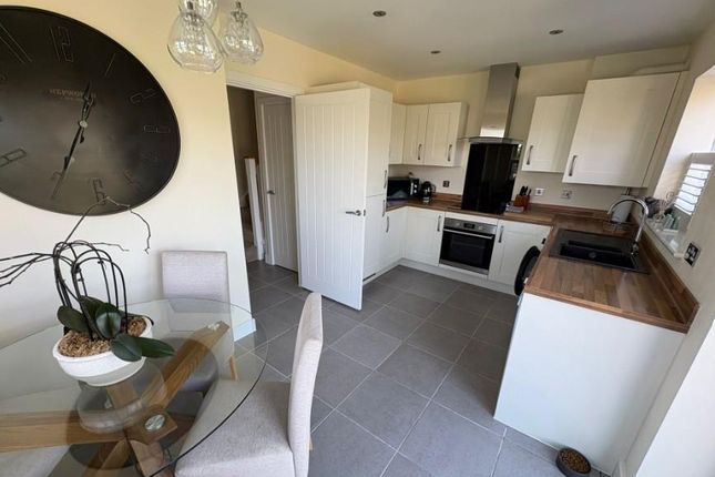 9 WEAVERS BRANCH, Weavers Branch, Thame, Thame photo 2