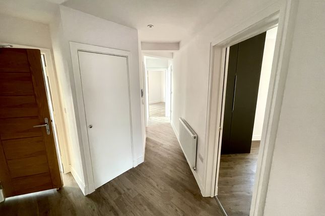 Thumbnail Flat to rent in High Road, London