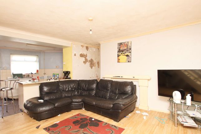 2, Erw Hir, Llantrisant photo 4