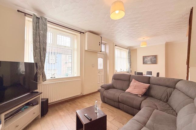 34 Tymeinwr Avenue, Bridgend photo 4