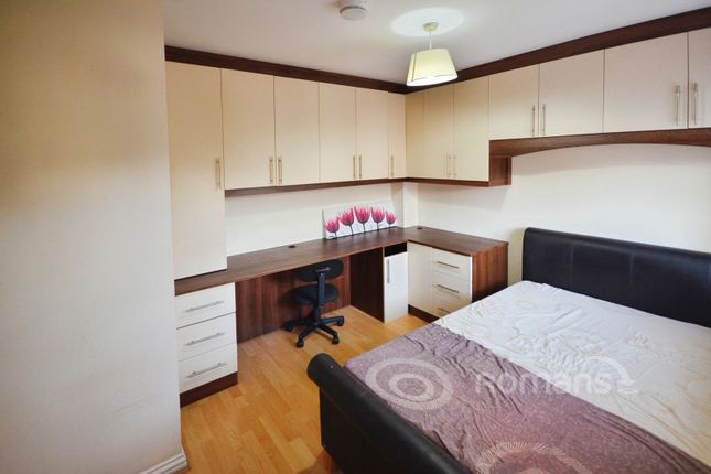 Room 6, 49, Earls Lane, Slough photo 2