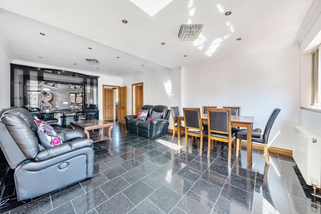 4 Hemlock Road, London photo 3