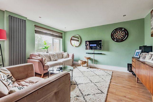 5, Buckhurst Close, Redhill photo 3