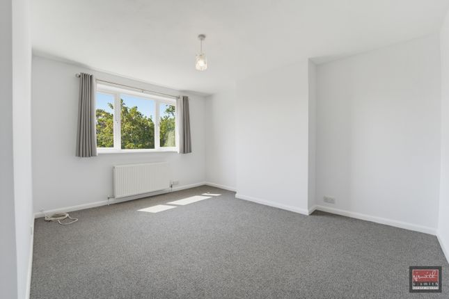 453a, Staines Road, Bedfont photo 4