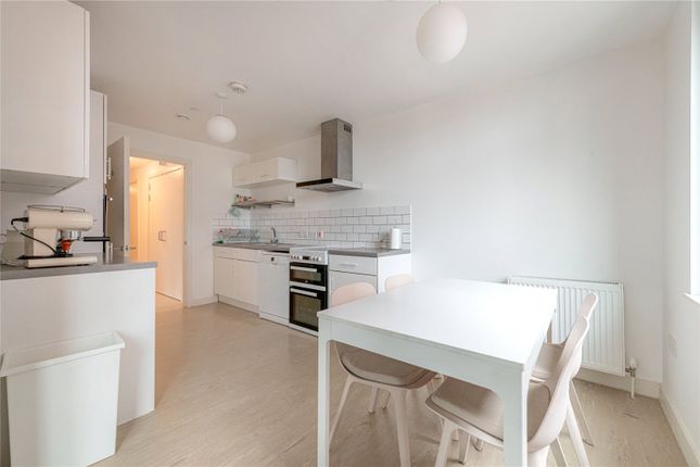 3-bed flat on York Way King's Cross, Arthouse, £4,500/mo