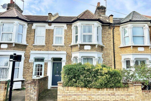 Thumbnail Property to rent in Carnarvon Road, London