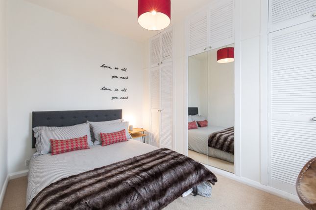 Triplex to rent in Durham Terrace, London