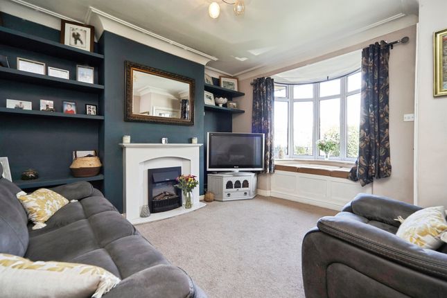 14, Low Ash Crescent, Shipley photo 2
